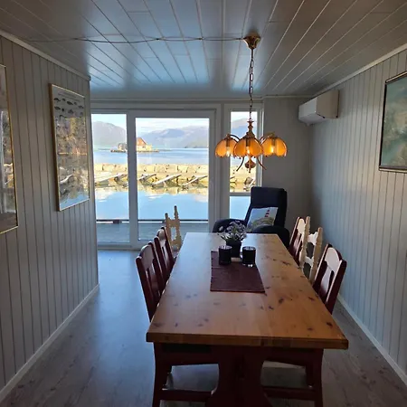 Fjordglimt Holiday home *